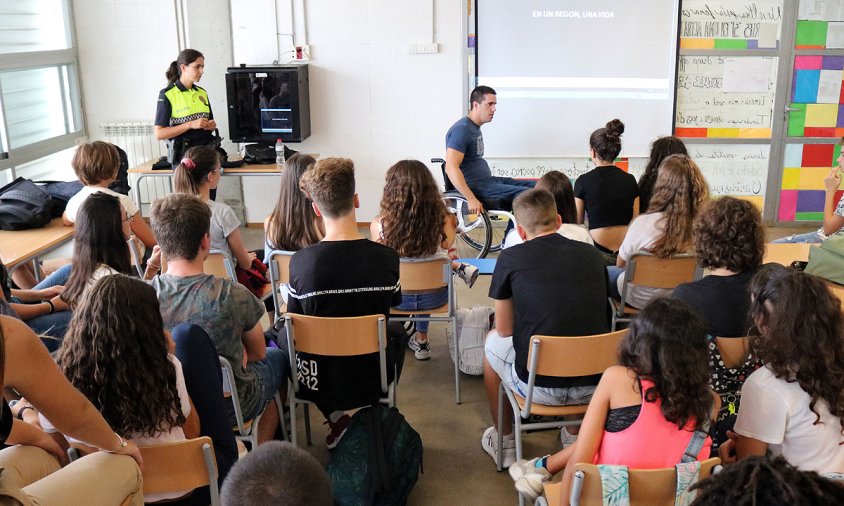 Imatge del taller "Game Over", sobre la prevenció d'accidents, amb alumnes de 4t de l’Institut Mar de la Frau