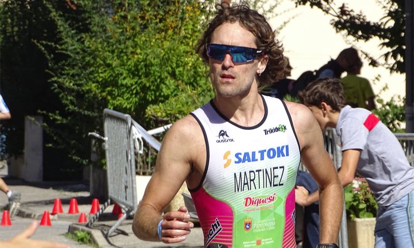 El triatleta cambrilenc Òscar Martínez en plena competició