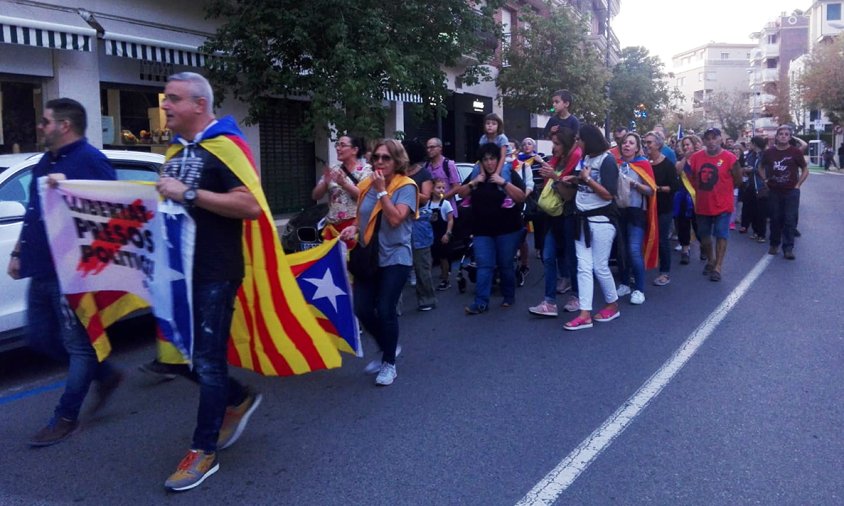 La manifestació d'ahir al seu pas per la Rambla de Jaume I