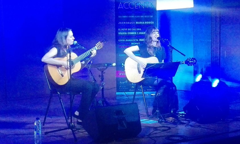 Concert de Maria Rodés, acompanyada a la guitarra per Isabelle Laudenbach