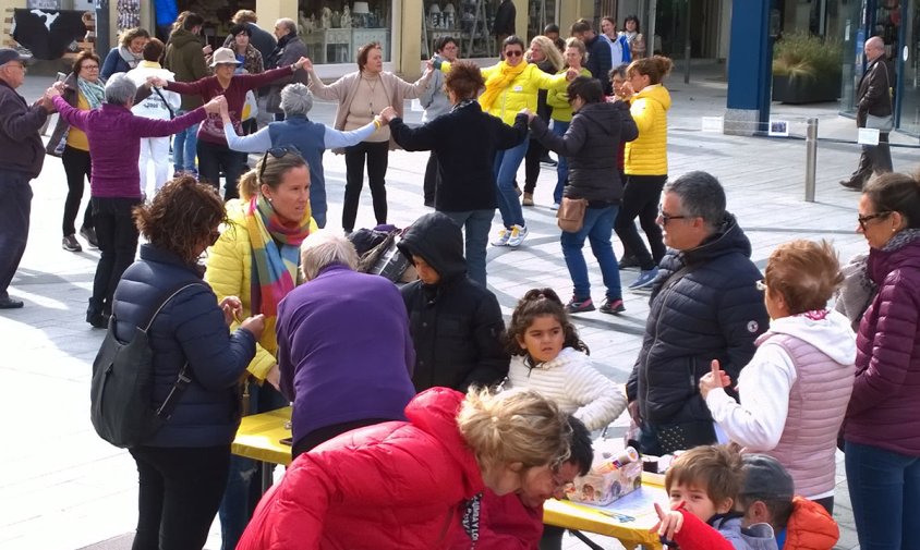 Sardanes i tallers van ocupar els actes de Tsunami Democràtic el passat dissabte al matí