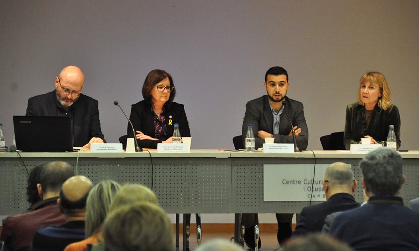 Jordi Moreras, Camí Mendoza, Moussa Bourekba i Anna Estrada, en la xerrada del passat divendres al Centre Cultural