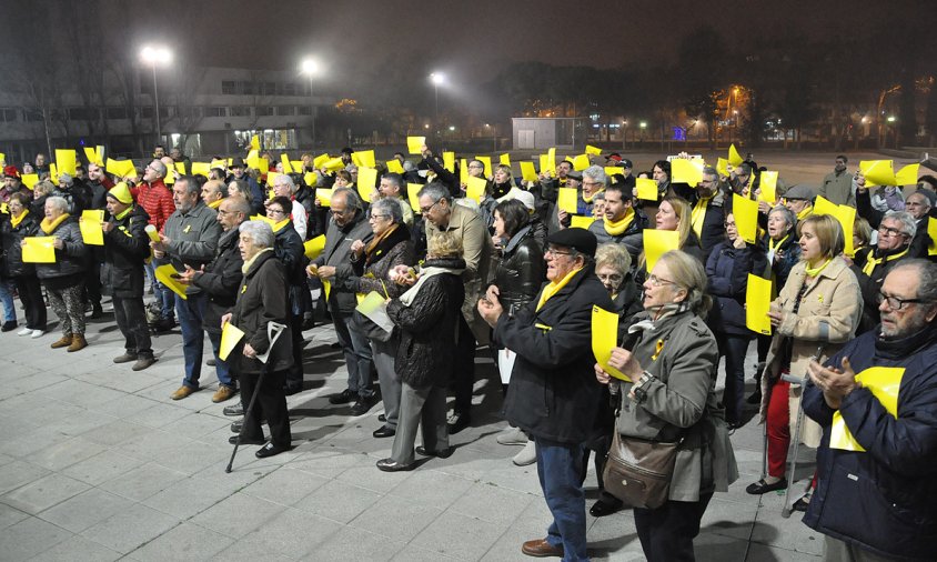 Concentració a les portes de l'Ajuntament pels quatre mesos de l'empresonament dels Jordis, aquest passat divendres al vespre