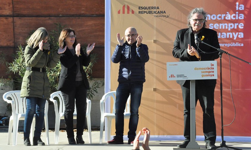 Noemí Llauradó, Òscar Peris, Camí Mendoza i Joan Tardà, aquest passat diumenge, a l\'escenari del Parc del Pescador