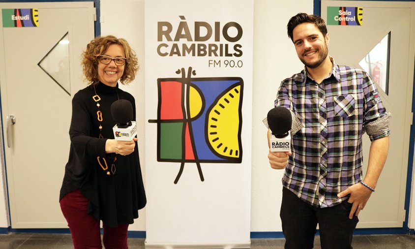 La periodista Marga Mallol i el director de Ràdio Cambrils, Adrià Muñoz