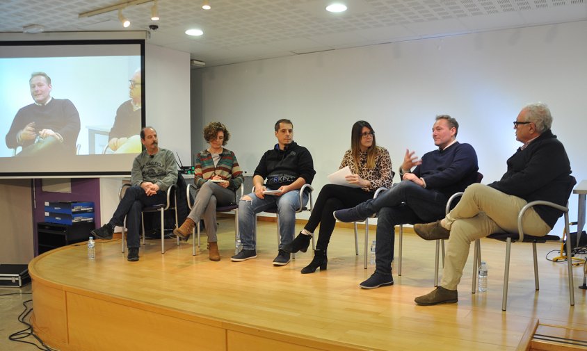 Jordi Savall, Mercè Dalmau, Ivan Sanz, Cristina Sierra, David Chatelain i Robert Benaiges, en el debat d'ahir