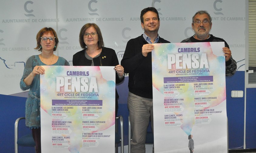 Presentació del cicle de conferències "Cambrils pensa". D'esquerra a dreta: Montse Mañé, Camí Mendoza, Oliver Klein i Artur Folch