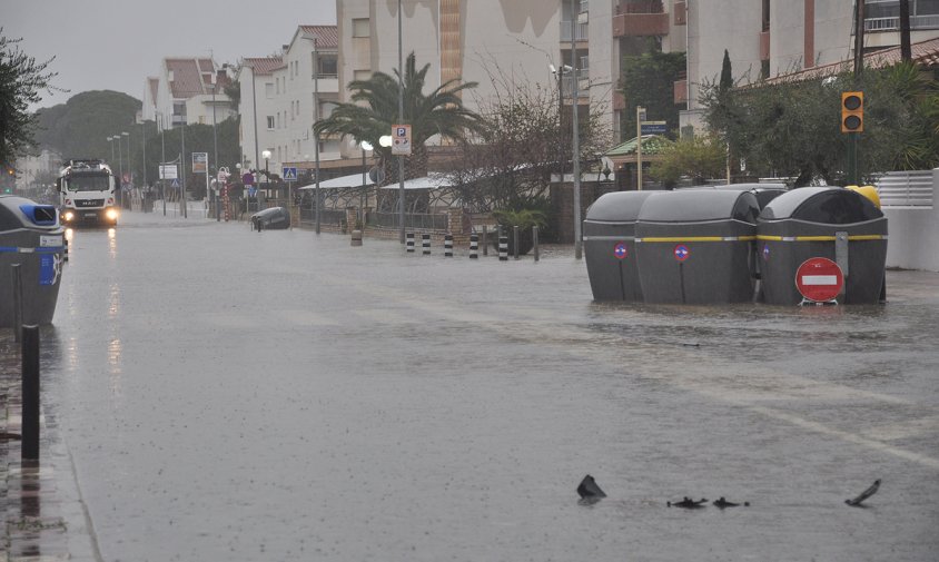 L'avinguda de la Diputació, a Vilafortuny, està inundada des d'ahir
