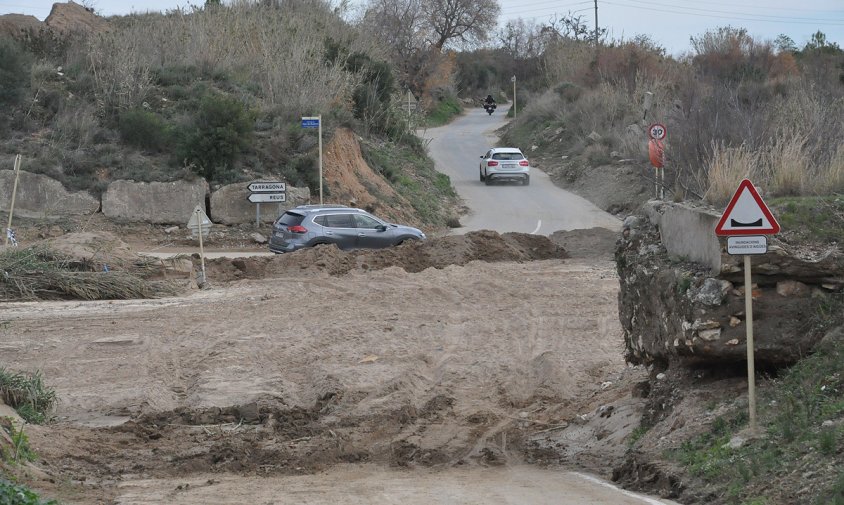 Camí de Vilafortuny tallat, ahir al matí, per l'acumulació de terra a conseqüència del temporal de la setmana passada