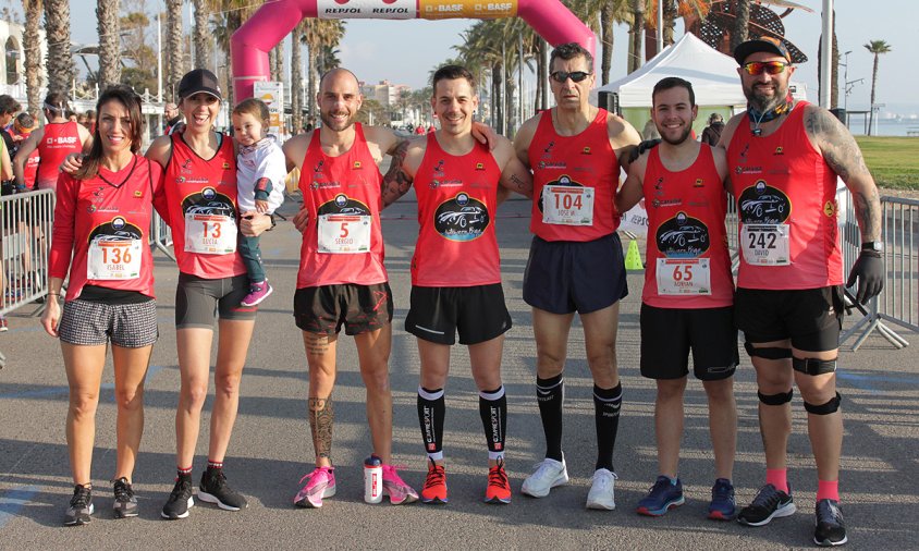 Imatge de grup dels set atletes del Club Montepenarubia Costa Daurada que van participar a la cursa