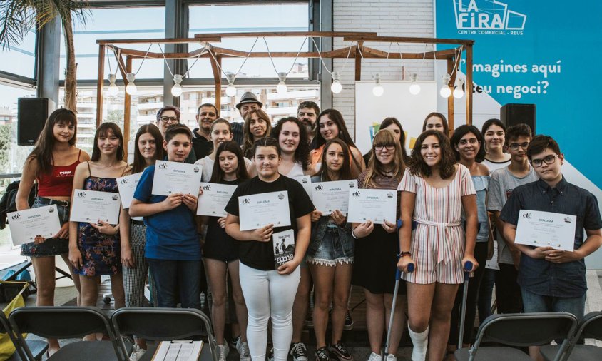 Foto de grup del lliurament de premis de l'edició de l'any passat amb la presència d'alguns joves cambrilencs