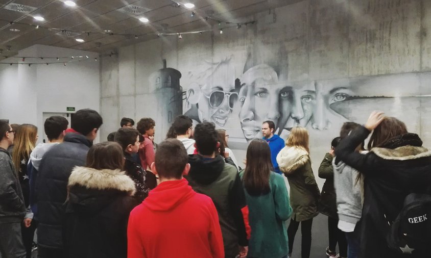 Visita d'uns alumnes a l'Ateneu Juvenil