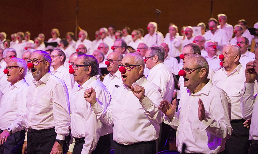 Un moment de l'actuació de la coral Les Veus del Casal del Casal Municipal de la Gent Gran de Cambrils al concert de Barcelona