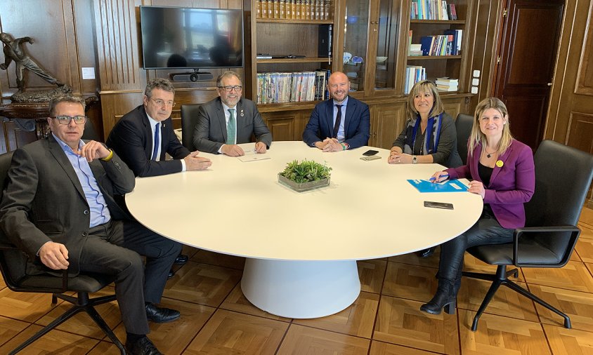 Els presidents de les sis diputacions en la trobada d'ahir al Palau de la Diputació de Tarragona