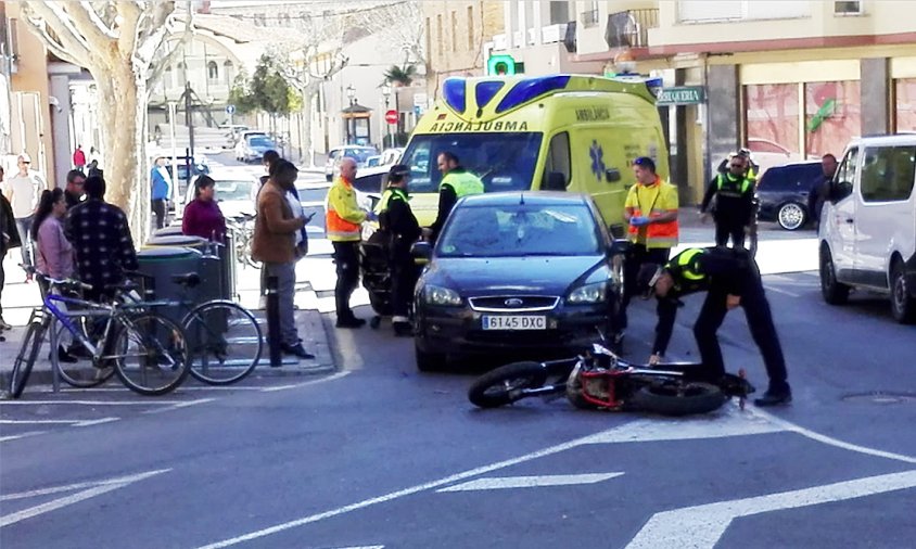 L'accident es va produir, ahir al matí, a l'alçada de la plaça de Carles Roig