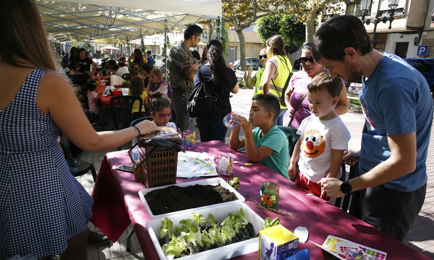 Imatge d'una anterior festa comunitària a l'Eixample Vila