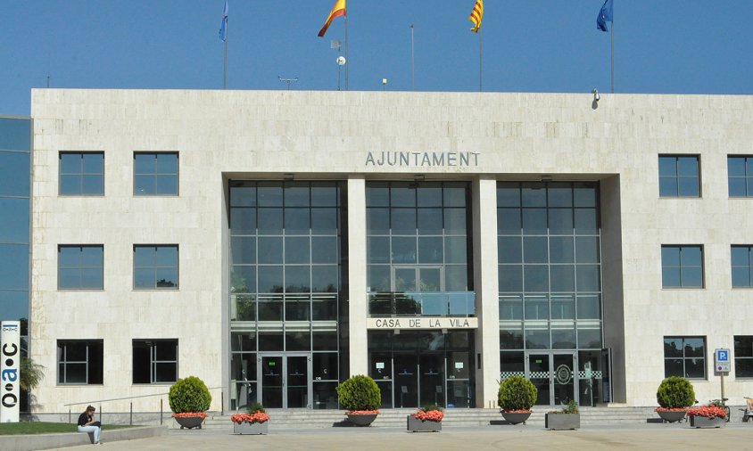 Imatge d'arxiu de la façana de l'Ajuntament de Cambrils