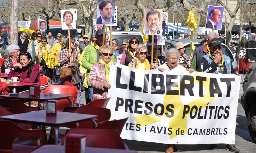 Els Avis i Àvies, ahir, al passeig d'Albert