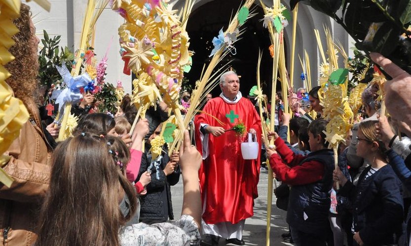 Benedicció dels rams a la parròquia de Sant Pere, l'any passat