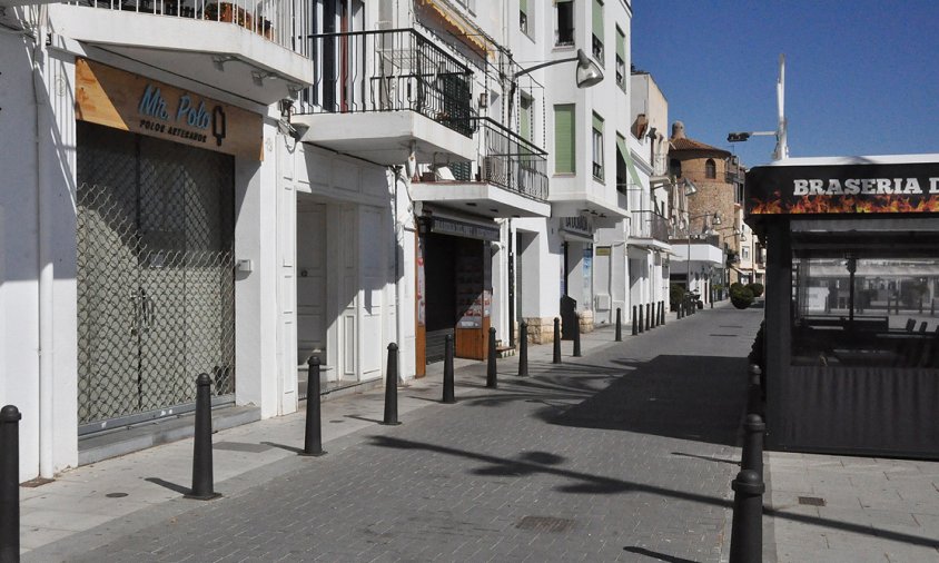 Comerços tancats a primera línia de port, la setmana passada