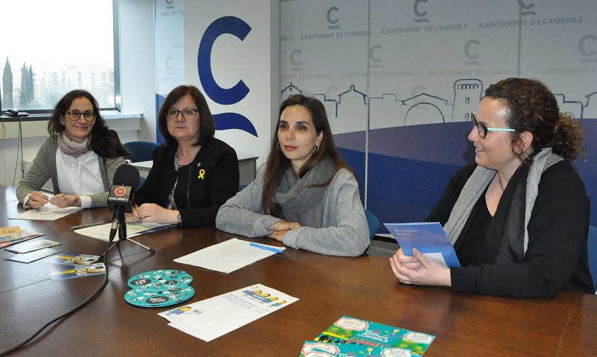 Roda de premsa, d'ahir al matí. D'esquerra a dreta: Irene Borràs, Camí Mendoza, Ana López i Núria Ferrando