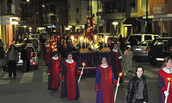 Un moment de la processó del trasllat de la imatge de Jesús Natzarè al seu pas per la rambla de Jaume I, ahir a la nit