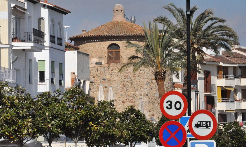 Imatge de la Torre el Port de Cambrils, aquest mes d'abril