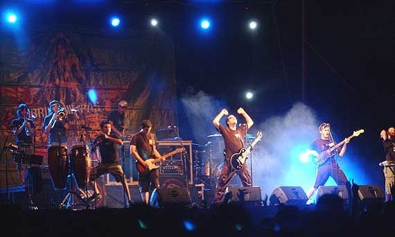 Obrint Pas va ser un dels grups que va actuar durant el Cambrirock del passat 2007