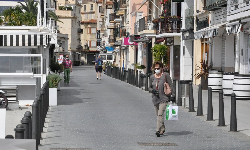 Poc ambient al carrer a primera línia del port, aquest matí