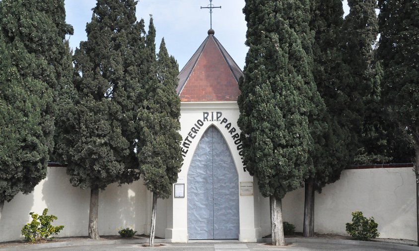 Porta d'accés al cementiri parroquial