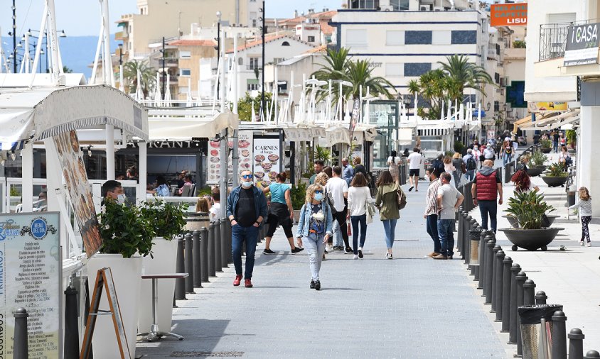 Ambient al carrer del Consolat de Mar, aquest passat diumenge al migdia