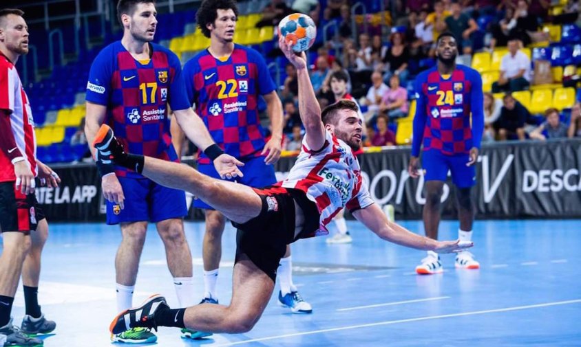 El cambrilenc Jordi Manero en el partit entre el Sagunt i el Barça