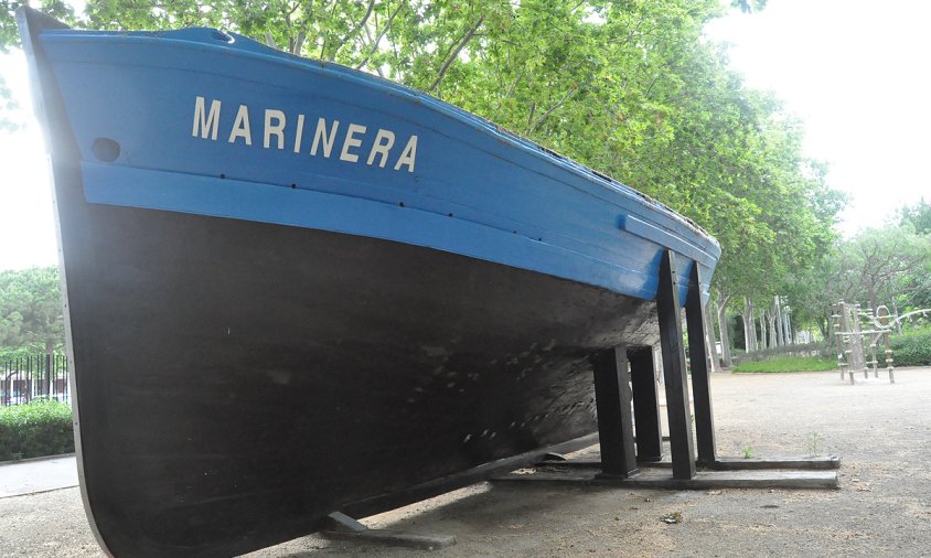 Imatge de la barca "Marinera" instal·lada al parc del Pescador