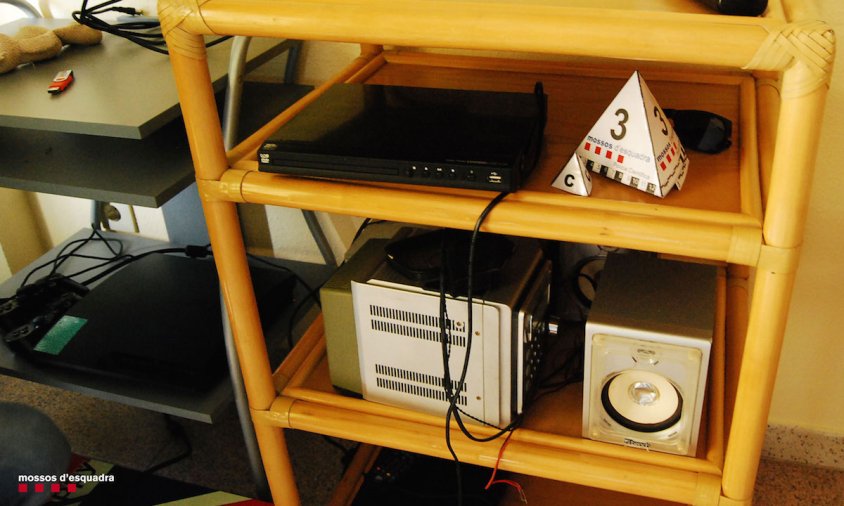 Els Mossos d'Esquadra van intervenir diferents aparells electrònics que havien estat robats