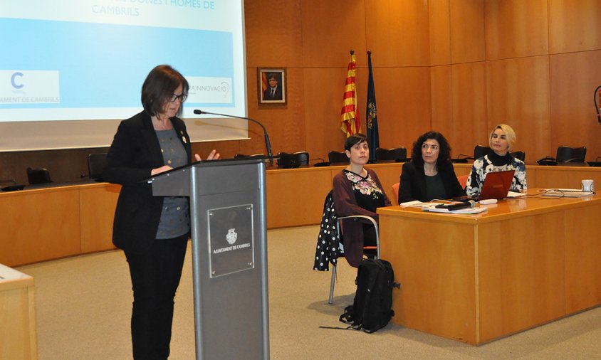 Presentació del Pla d'Igualtat, ahir al matí a la sala de plens. En primer terme l'alcaldessa i al darrere: Joana Badia, Vanessa López i Mònica Romano