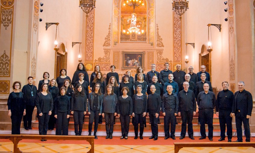 Foto de grup dels integrants de la Coral Verge del Camí