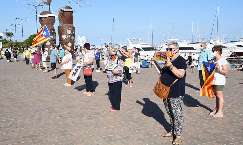 Els Avis i Àvies concentrats al Port, ahir a la tarda