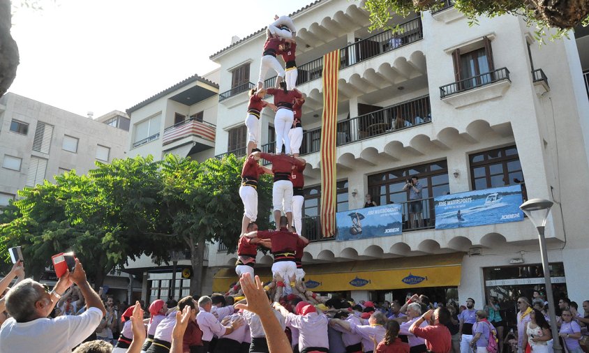 Els Xiquets de Cambrils en plena actuació de la diada castellera de Sant Pere de l'any passat