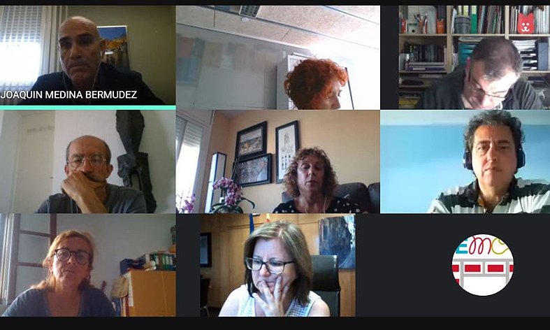 Videoconferència entre les diferents integrants de la Taula d'Ensenyament