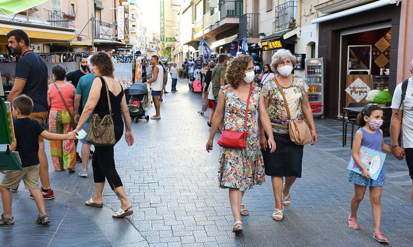 Gent passejant pels carrers del port, aquest darrer cap de setmana