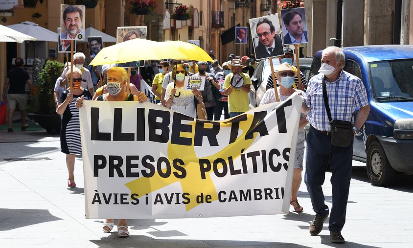 Els Avis i Àvies, ahir, en el moment de retornar a la plaça de la Vila