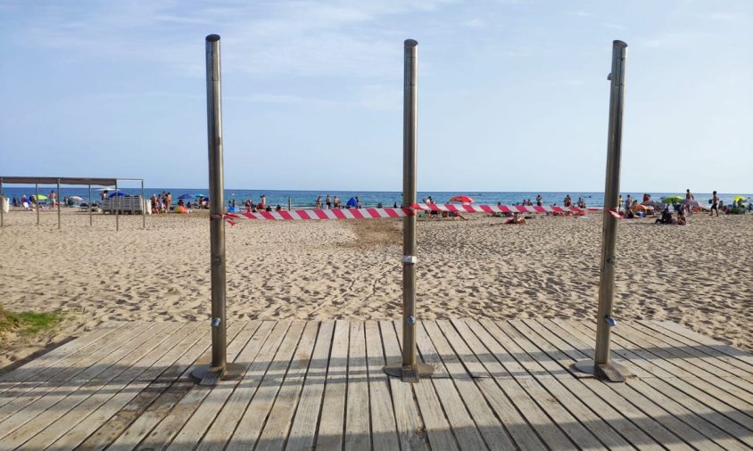 Les dutxes a les platges de Salou ja tornen a estar en servei