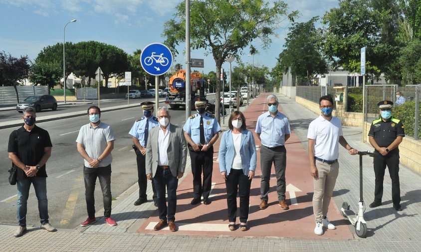 Imatge de la presentació de la regulació conjunta dels tres municipis, ahir al matí, davant del centre cívic de Vilafortuny