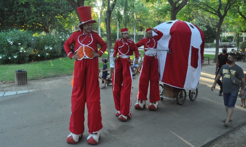 Un moment de l'espectacle itinerant de la companyia Fadunito