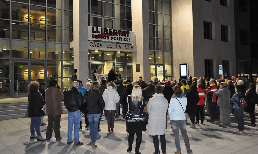 Més d'un centenar de persones es van aplegar a la concentració d'aquest passat divendres al vespre