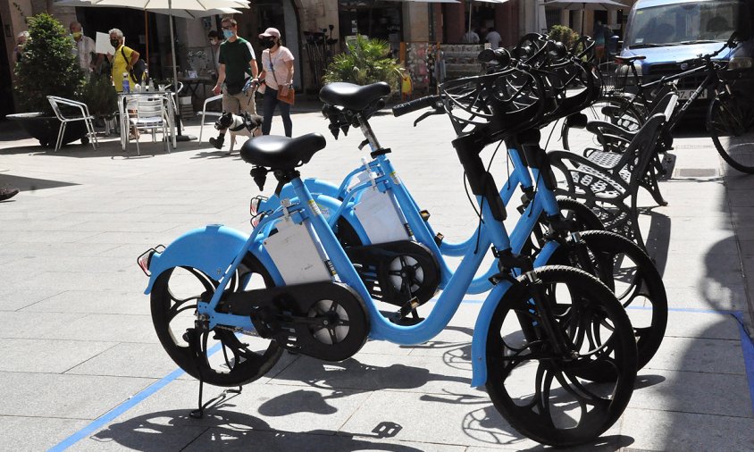 Aparcament de bicicletes a la plaça de la Vila