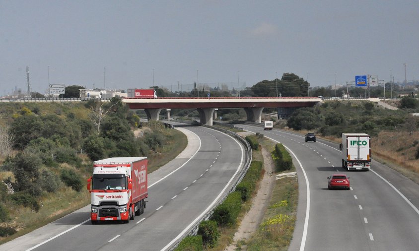 Imatge de l'Ap-7 al seu pas pel terme municipal cambrilenc