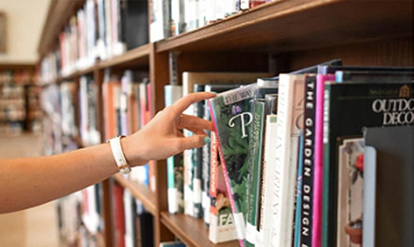 A partir d’avui dilluns les persones usuàries de la Biblioteca Josep Salceda i Castells poden utilitzar el servei de préstec sense cita prèvia