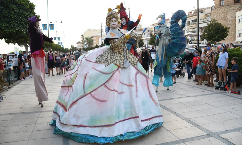 L'espectacle de xanquers va recorre el passeig Marítim, ahir al vespre