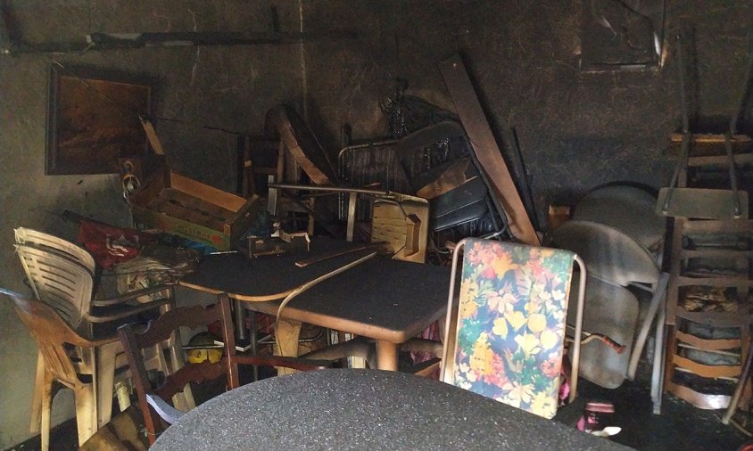 Imatge de l'interior del magatzem després de l'incendi